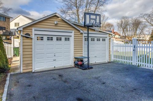86 Parkway Cir, Scarsdale NY  10583-5420 exterior