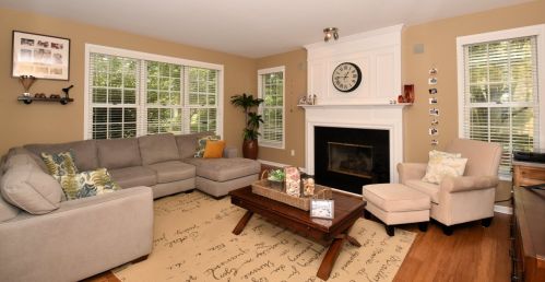 13988 Linfield Dr, Waukesha, WI 53151-6239