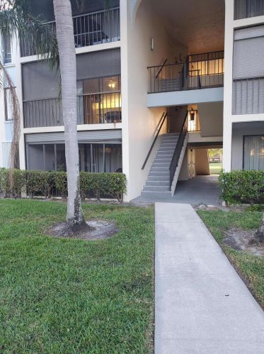 1113 Green Pine Blvd, West Palm Beach, FL 33409-7049