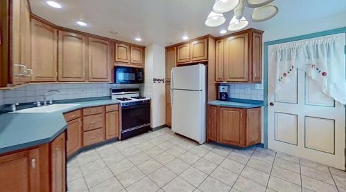 210 Northmont Dr, Verona PA  15147-2950 exterior