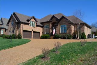 135 Thornwood Pl, Hendersonville, TN 37075-4629