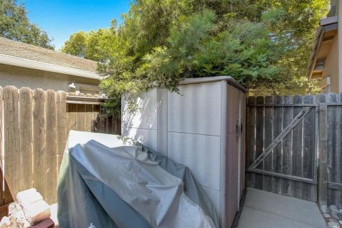 965 Turquoise St, Vacaville CA  95687-7859 exterior
