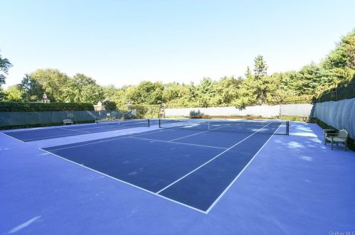 1408 Pondcrest Ln, White Plains NY  10607-1357 exterior