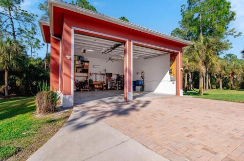 670 1 St, Naples FL 34117-5106 exterior