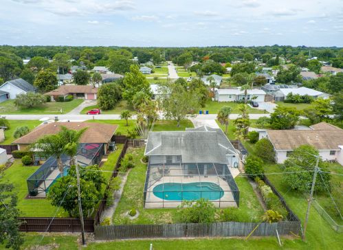296 17th Ave, Vero Beach, FL 32962-2728