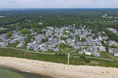 16 Brant Rock Rd, Mashpee MA 02649-4761 exterior