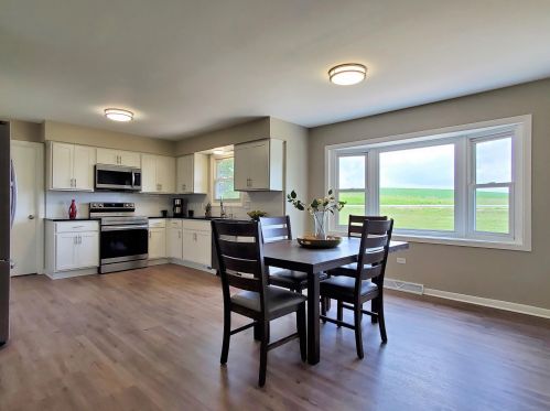 6013 Fullpail Ln, West Bend, WI 53095-8404
