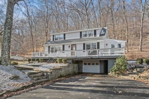 388 Cedar Hill Rd, Fishkill NY  12524-2439 exterior