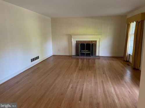 333 Sharpley Rd, Wilmington, DE 19803-2442