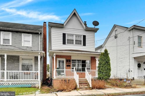 111 Railroad St, West Cressona, PA 17929-1403