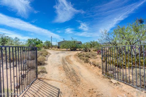 13761 Cortel Rd, Tucson, AZ 85736-1950