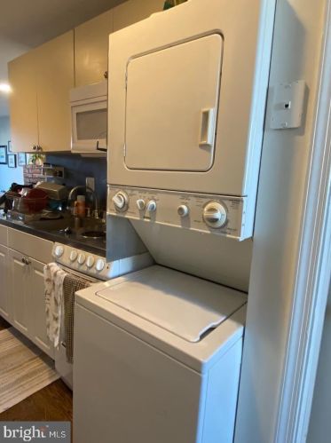 1028 Wisconsin Ave, Washington DC  20007-3709 exterior