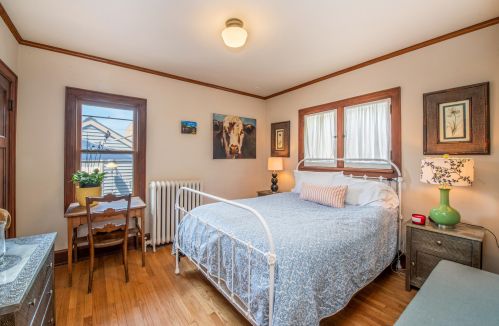 4449 Cramer St, Milwaukee WI 53211-1603 exterior