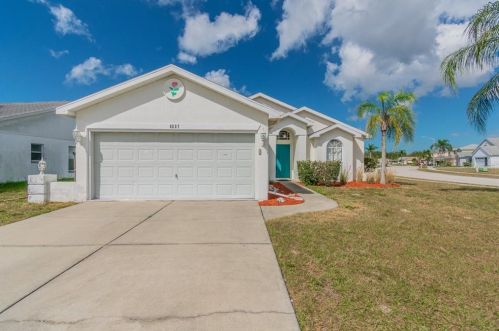 8227 National Dr, Port Richey, FL 34668-3330