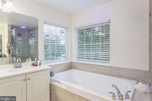 5800 Serengeti Ct, Haymarket VA  20169-3200 exterior