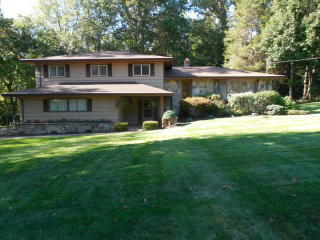 14 Three Trees Ln, Bridgeport, CT 06611-1730