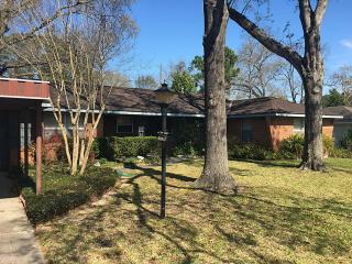 9332 Willowview Ln, Houston, TX 77080-7425