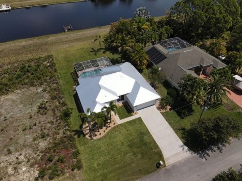 1041 Abingdon Ave, Fort Pierce FL  34953-2804 exterior