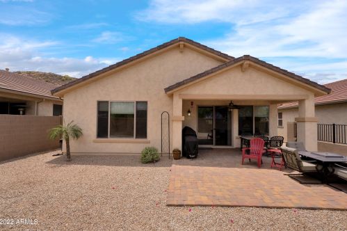 584 Twin Peaks Pkwy, San Tan Valley AZ  85143-5828 exterior
