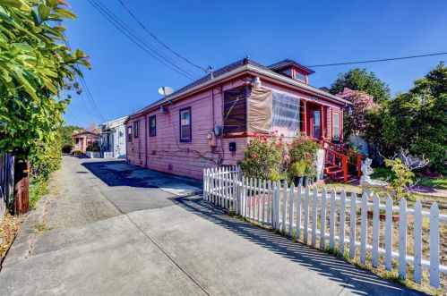 2543 Humboldt Ave, Oakland, CA 94601-3224