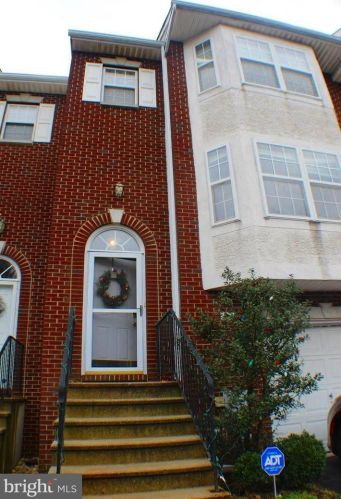 104 Carol Ct, Lansdale, PA 19446-1570