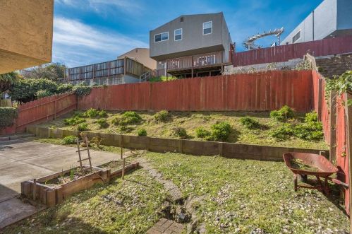 118 Dennis Dr, Daly City CA 94015-2812 exterior