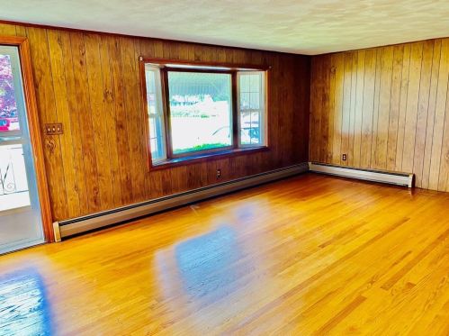 90 Briggs Ln, Tiverton RI  02878-2406 exterior