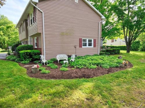 74 Barmore Dr, Stamford, CT 06905-2001