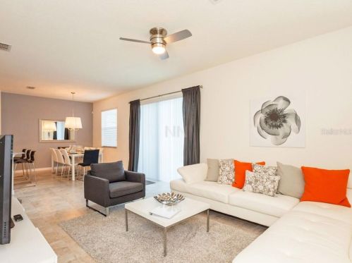 551 Las Fuentes Dr, Kissimmee, FL