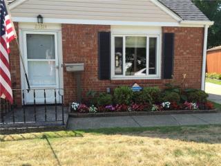 23314 Roger Dr, Cleveland, OH 44123-1521