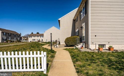 1 Terry Ct, Downingtown PA  19335-2606 exterior