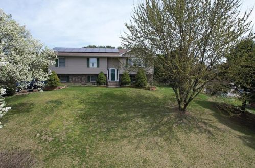6725 Bruce Ln, Slatington, PA 18080-3818