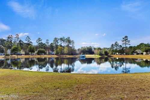 4 Lakeside Dr, Bluffton SC  29910-8015 exterior