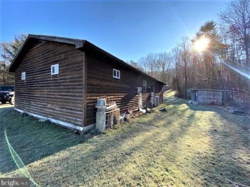 76 Cub Rd, Wardensville, WV 26851-8552