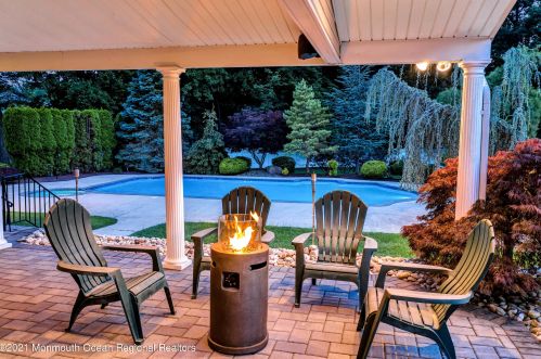 142 Serpentine Dr, Morganville NJ  07751-1400 exterior