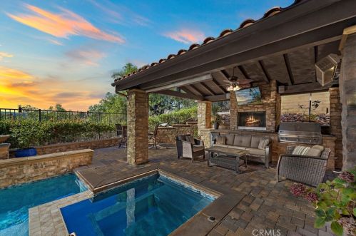 11 Roberts Dr, Trabuco Canyon, CA 92679-5222