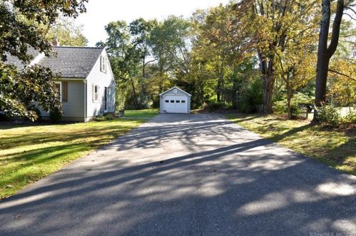 35 Hodge Rd, East Hampton, CT 06447-1305