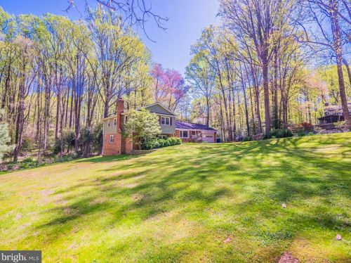 12208 Westwood Hills Dr, Herndon, VA 20171-1511