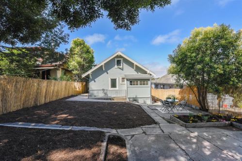 5044 Fairfax Ave, Oakland CA 94601-5811 exterior