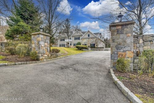 22 Dads Ln, Stamford, CT 06903-2324