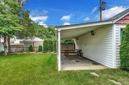 138 Wilton St, New Hyde Park NY  11040-3832 exterior