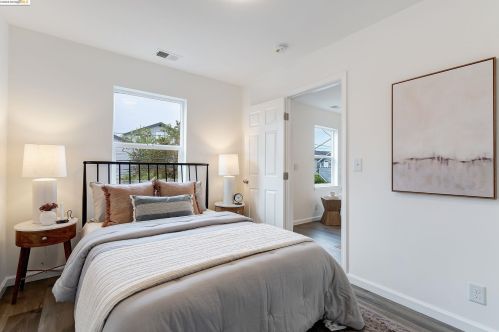 342 Henry St, Oakland, CA 94607-1228