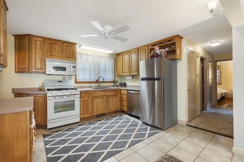 26 Bedford St, Nashua NH  03063-2032 exterior