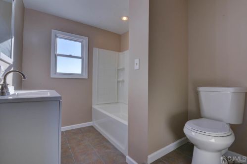 77 Lockwood Ave, Woodbridge NJ  07095-3615 exterior