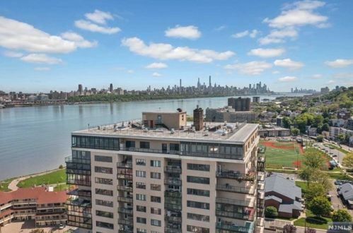 1203 River Rd, Edgewater NJ  07020-1456 exterior