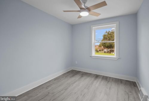 8522 Castor Ave, Philadelphia PA  19152-1208 exterior