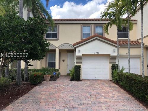 4720 165th Ave, Hollywood, FL 33027-6304