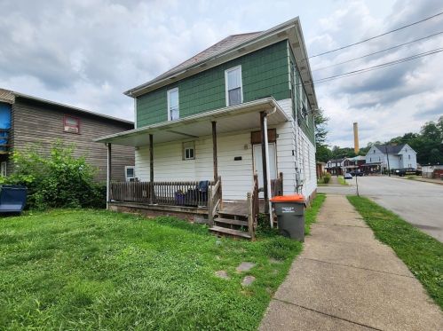 1035 3rd Ave, Beaver Falls, PA 15010-4614