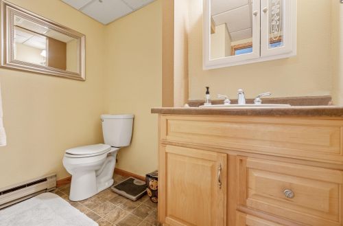 167 Paradise Dr, West Bend WI  53095-5163 exterior