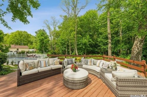 37 Kivy St, Huntington Station NY  11746-2044 exterior